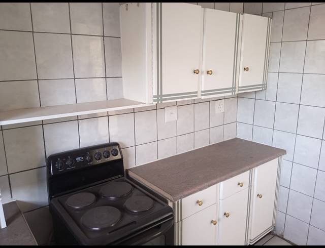 2 BEDROOM SECTIONAL TITLE FOR SALE IN PARKDENE